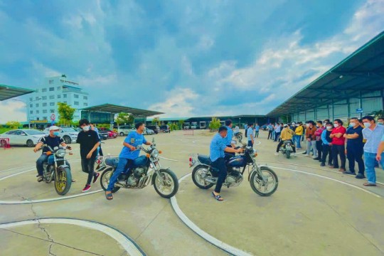 Học Lái Xe Máy Hạng A: Hồ Sơ, Chi Phí, Mẹo Thi Đậu 2026