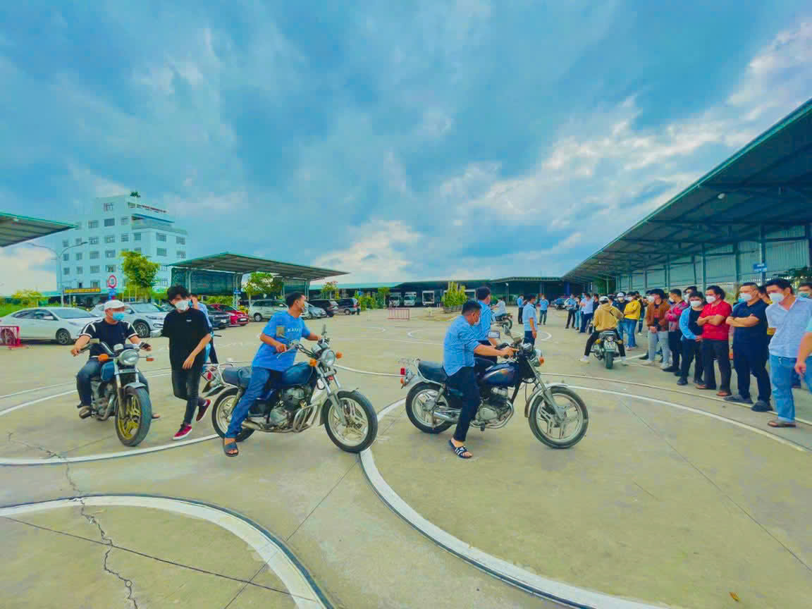 học lái xe bằng a